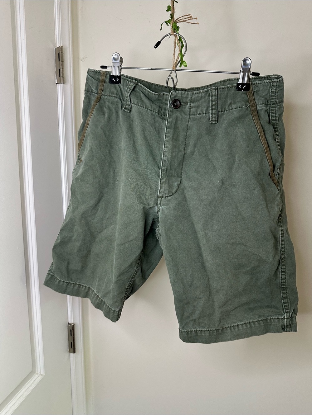 Men’s Size 30 | Old Navy Mens Army Green Canvas Chino Shorts